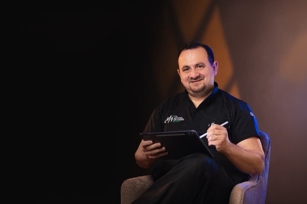 Dr. Michael Iskander during personalized patient consultation